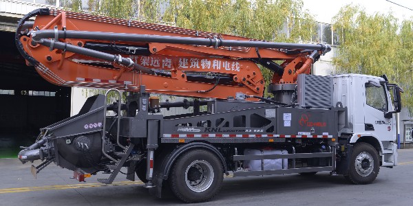 小身材大方量，32米泵車(chē)五節(jié)臂架，和大泵車(chē)一樣的動(dòng)力