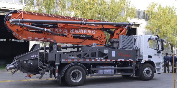 32米泵車在操作臂架之前要注意哪些？